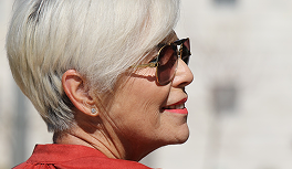 インプラント治療で噛む力が戻った！実際の体験談（50代女性）