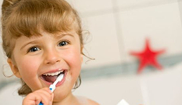 子どもの歯の健康を守るために知っておきたい！年齢別に見る最適な歯磨きの方法と正しいケアのタイミング、親が実践すべき注意点とは